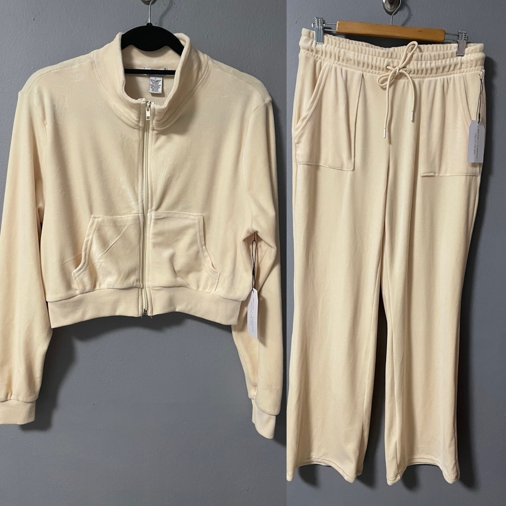NWT Better Together Velour Loungewear Set in Butter Yellow. Size Large